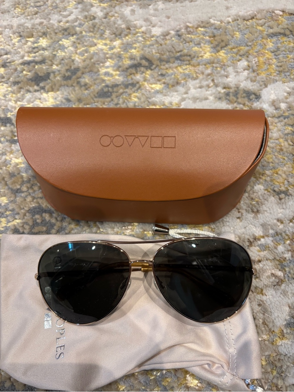 Oliver Peoples Aviator Sunglasses gold sayer with Brown Case and green Lenses